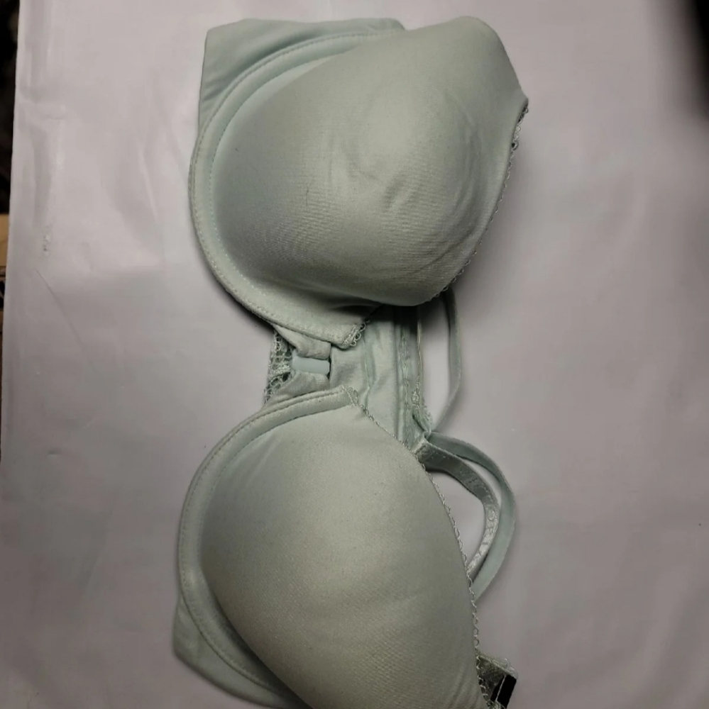 NWT 32D Victoria's Secret bra